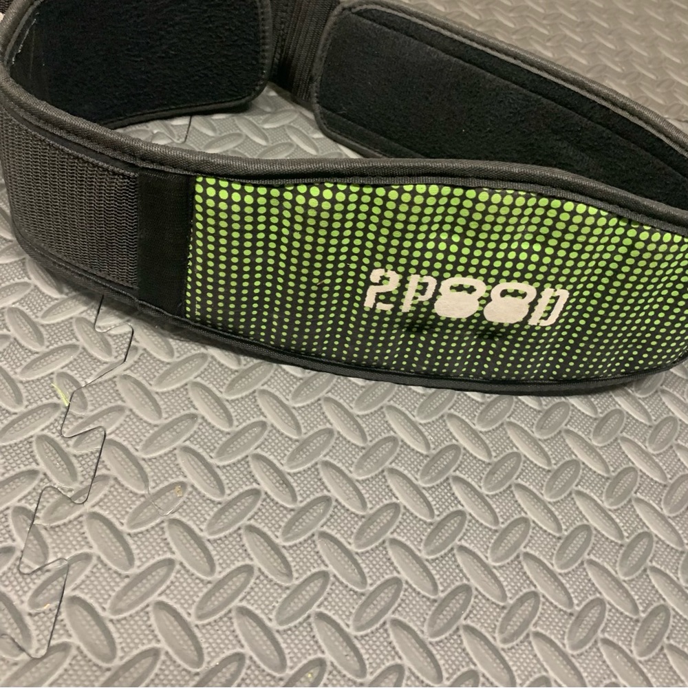 Men’s 2Pood lifting belt. Used but still has a lot of life in it🥳💪🏼